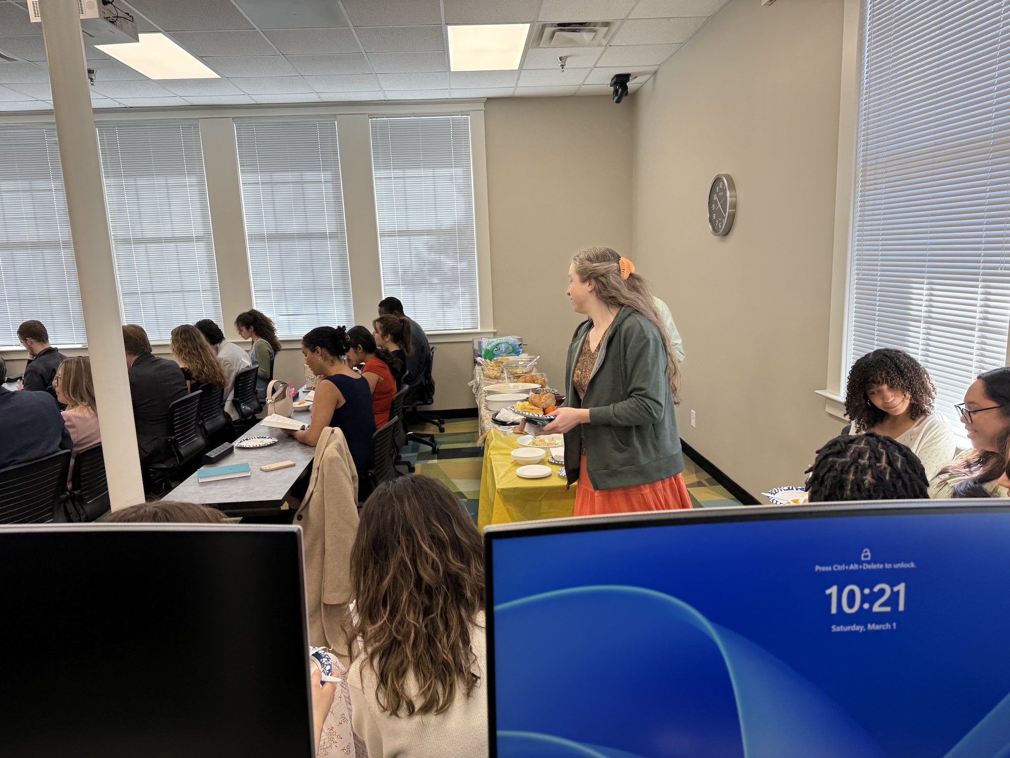 Gathering in lynnwood hall for french sabbath school.