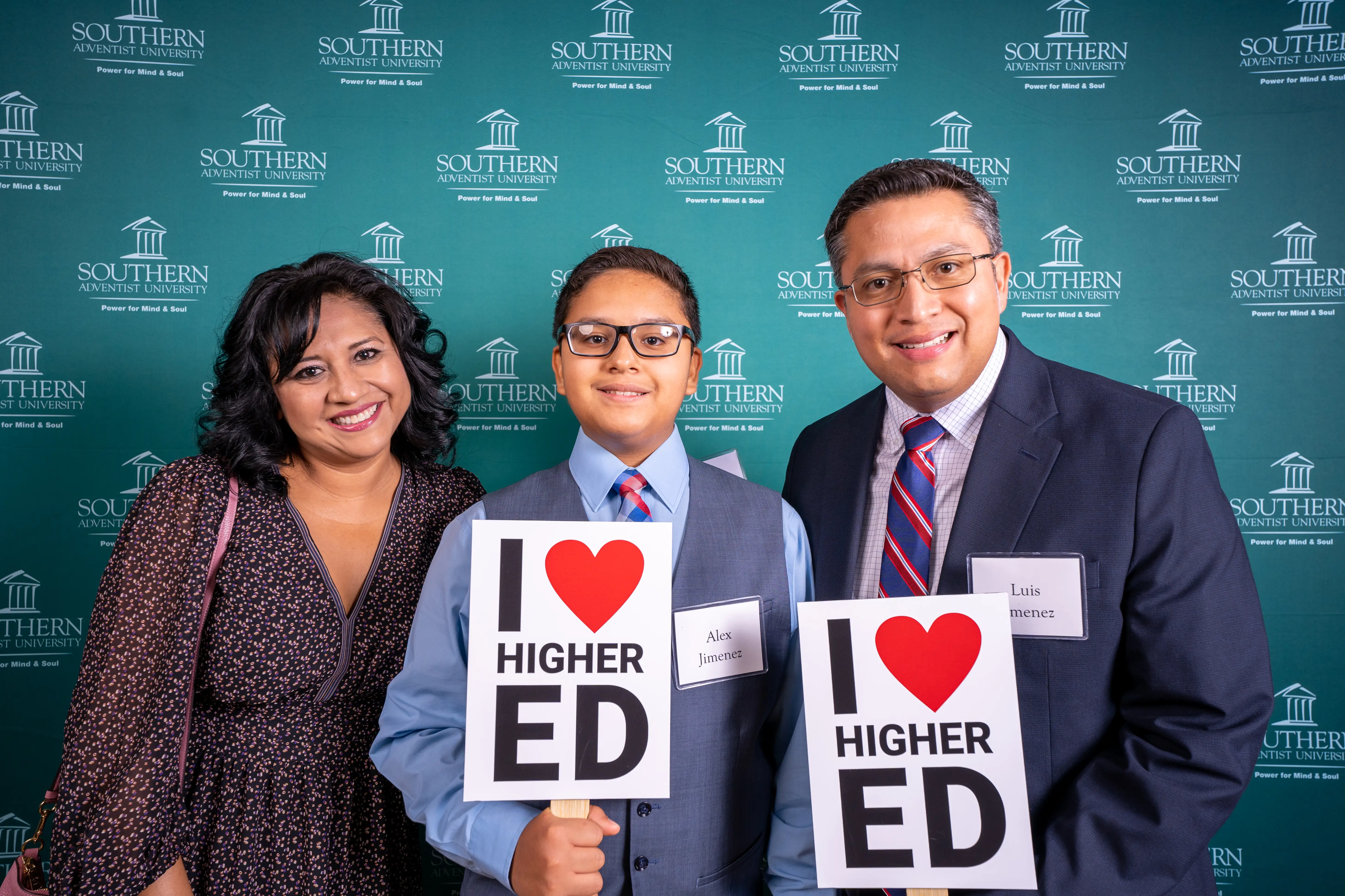 Patricia Jimenez, Alex Jimenez, and Luis Jemenez, '04